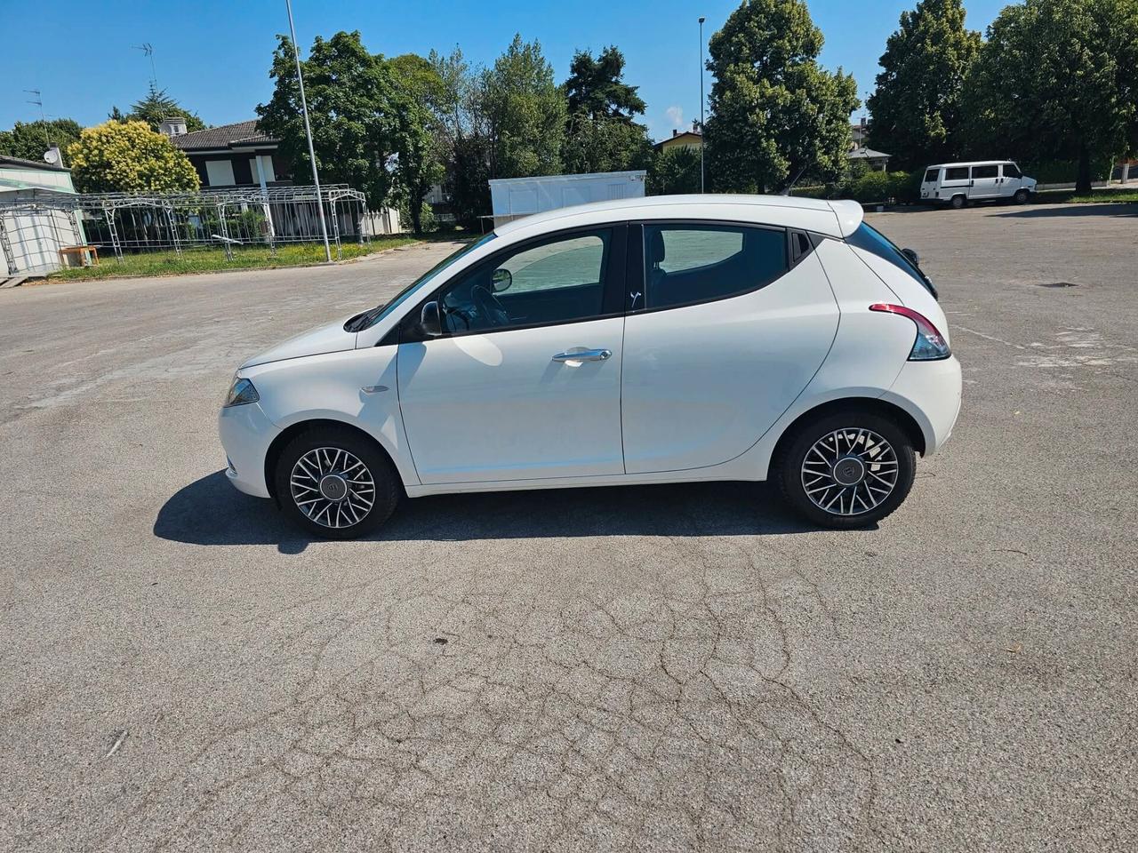 Lancia Ypsilon 1.2 69 CV 5 porte Gold