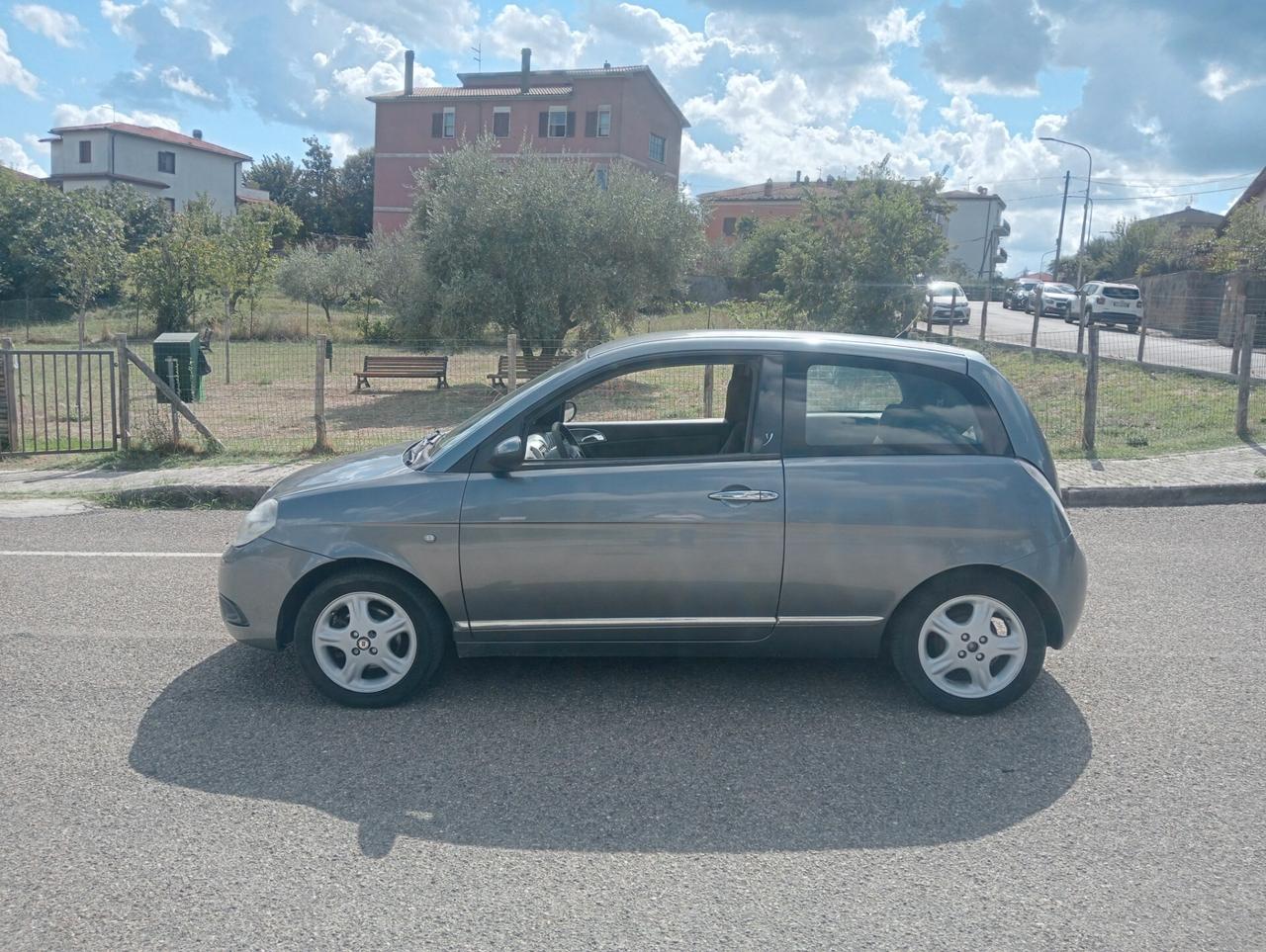 Lancia Ypsilon 1.3 MJT 90 CV Oro Giallo