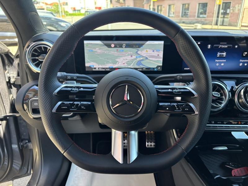 Mercedes A 180 AMG Line Premium DCT LED-NAVI-18"