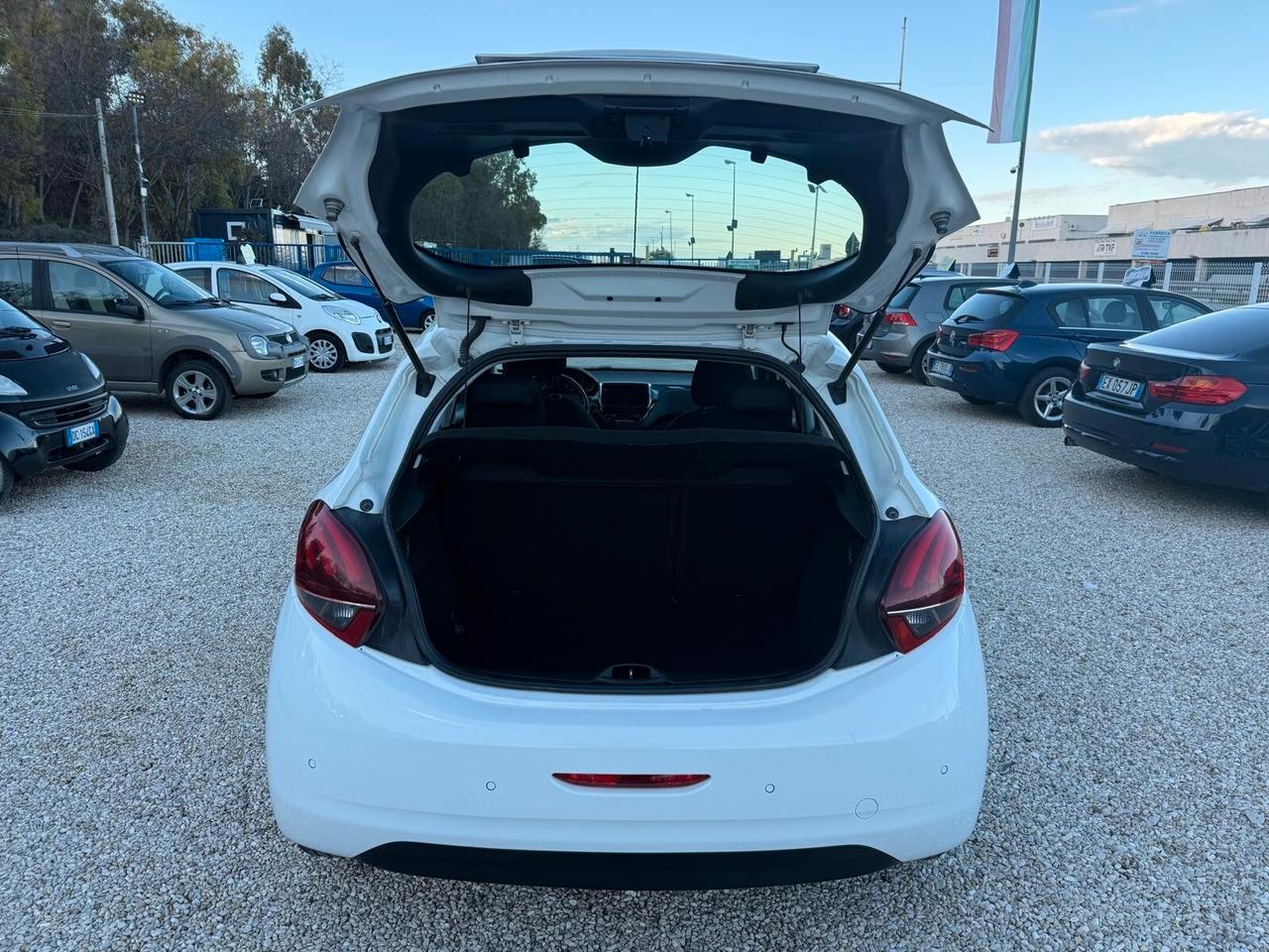 Peugeot 208 PureTech 82 5p. GPL Allure