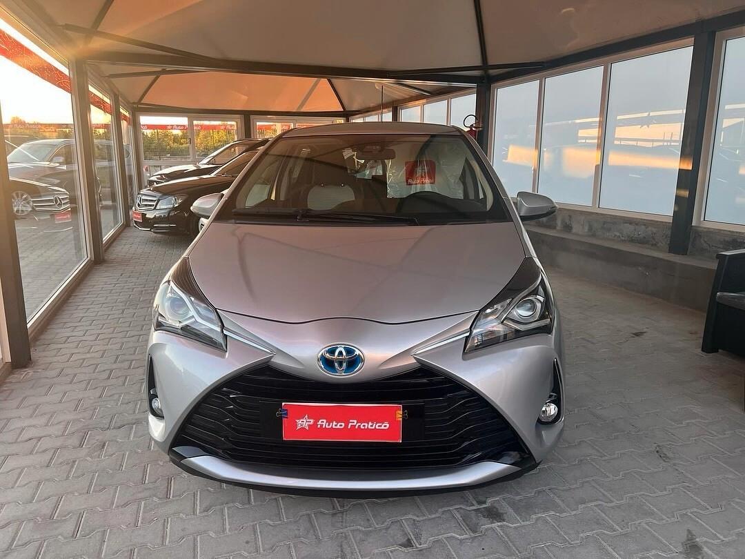 Toyota Yaris 1.5 Hybrid 5 porte Lounge OK NEOPATENTATI