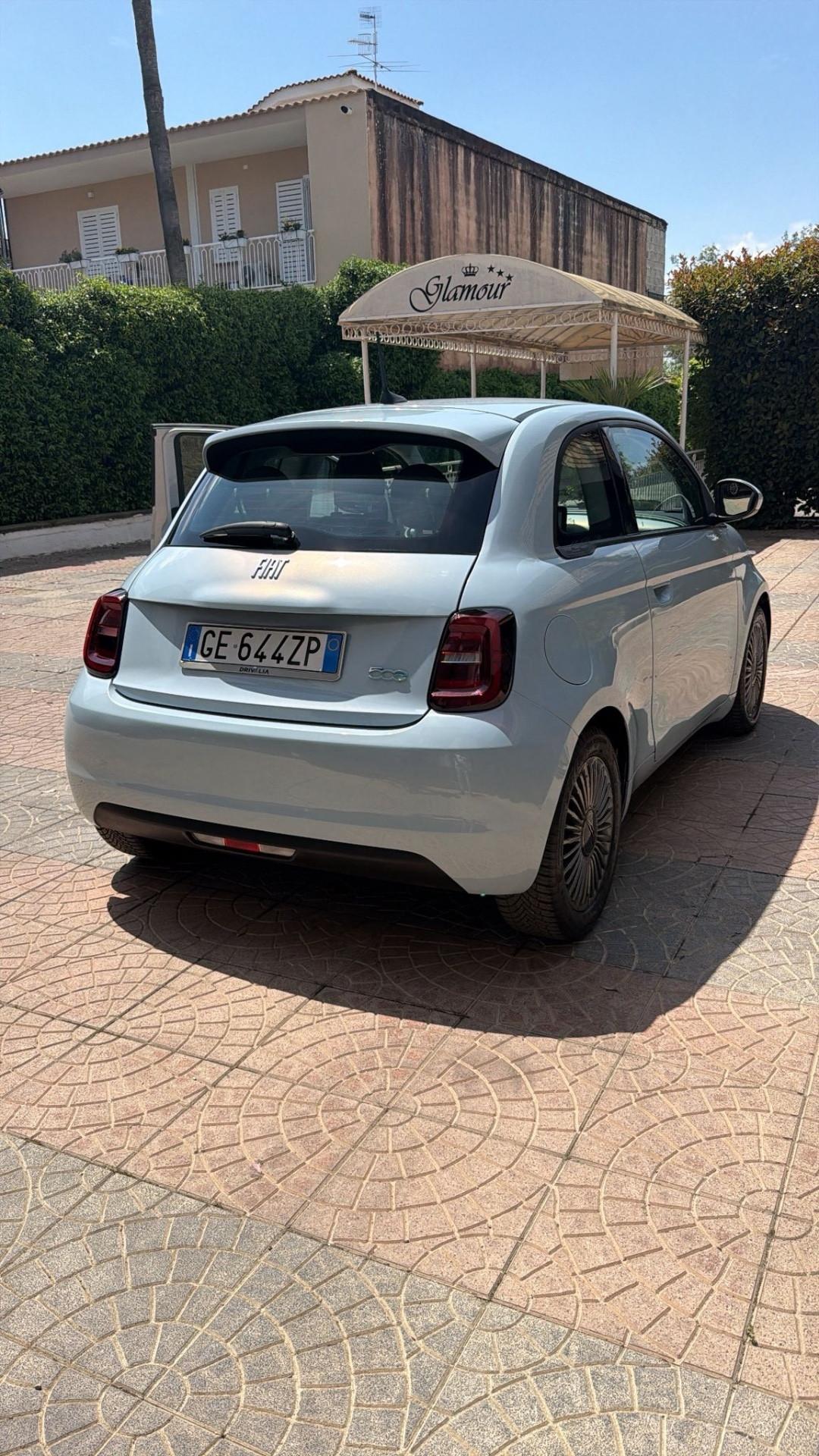 Fiat 500 500e Berlina 42 kWh La Prima