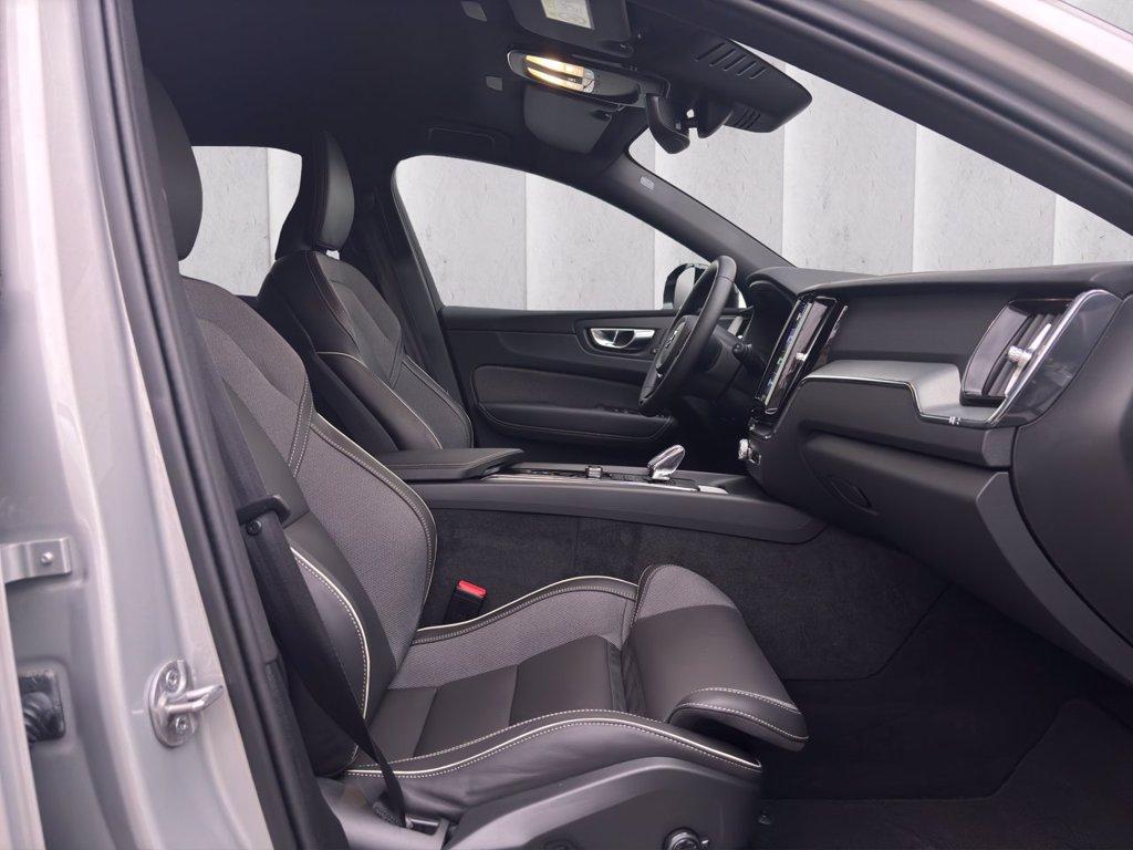 VOLVO XC60 2.0 b5 mhev Plus Dark awd auto del 2025