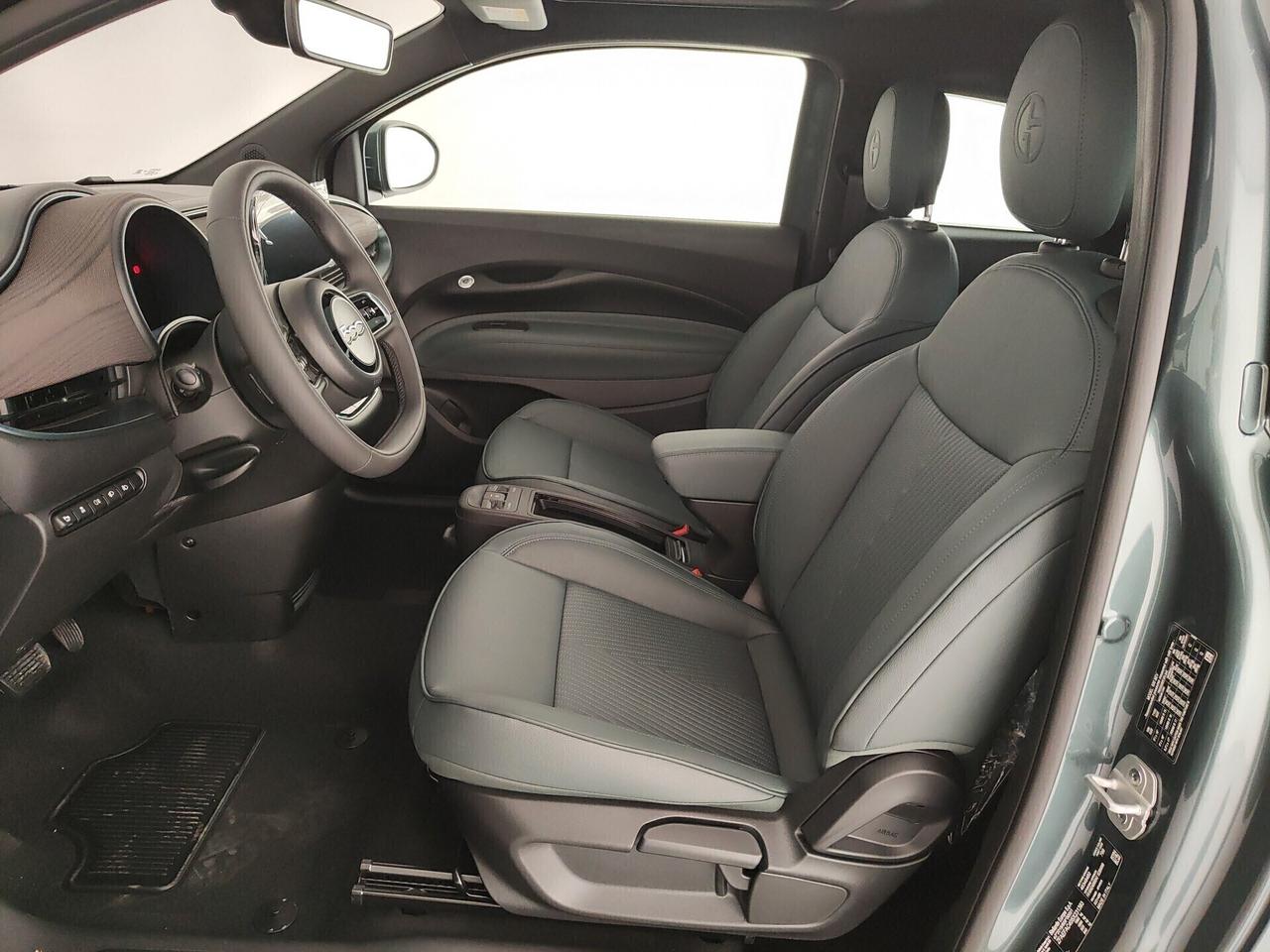Fiat 500e Berlina 42 kWh Giorgio Armani