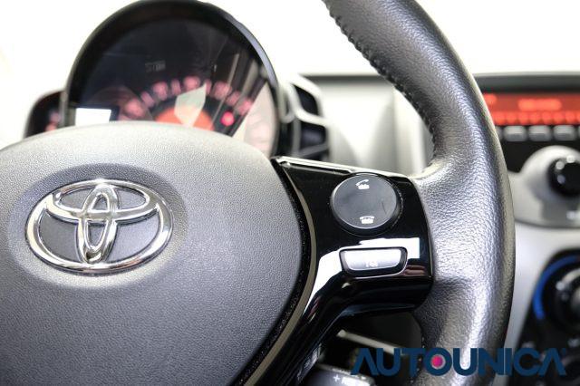 TOYOTA Aygo 1.0 VVT-i 69 CV 5 PORTE X-COOL TSS NEOPATENTATI