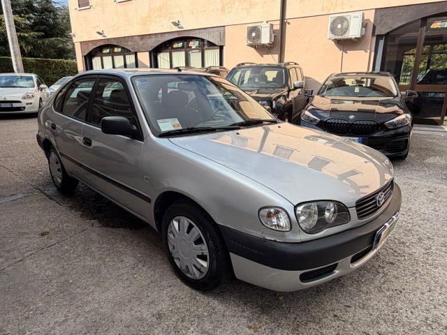 TOYOTA Corolla 1.4i 16V 5 porte Sol