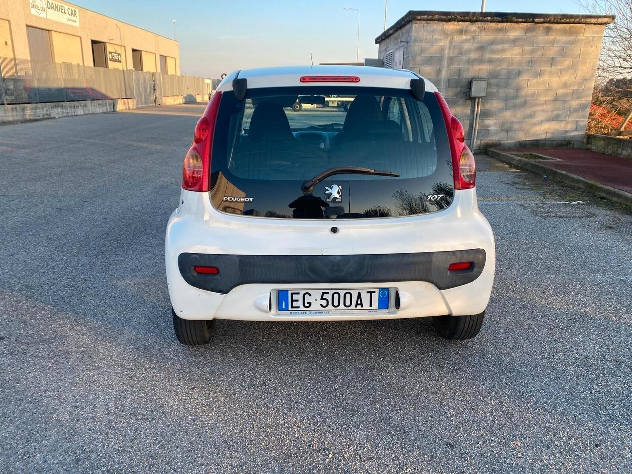 Peugeot 107 1.0 68CV 5p. Sweet Years SOLI *112000* KM ADATTA AI NEOPATENTATI UNICO PROPRIETARIO