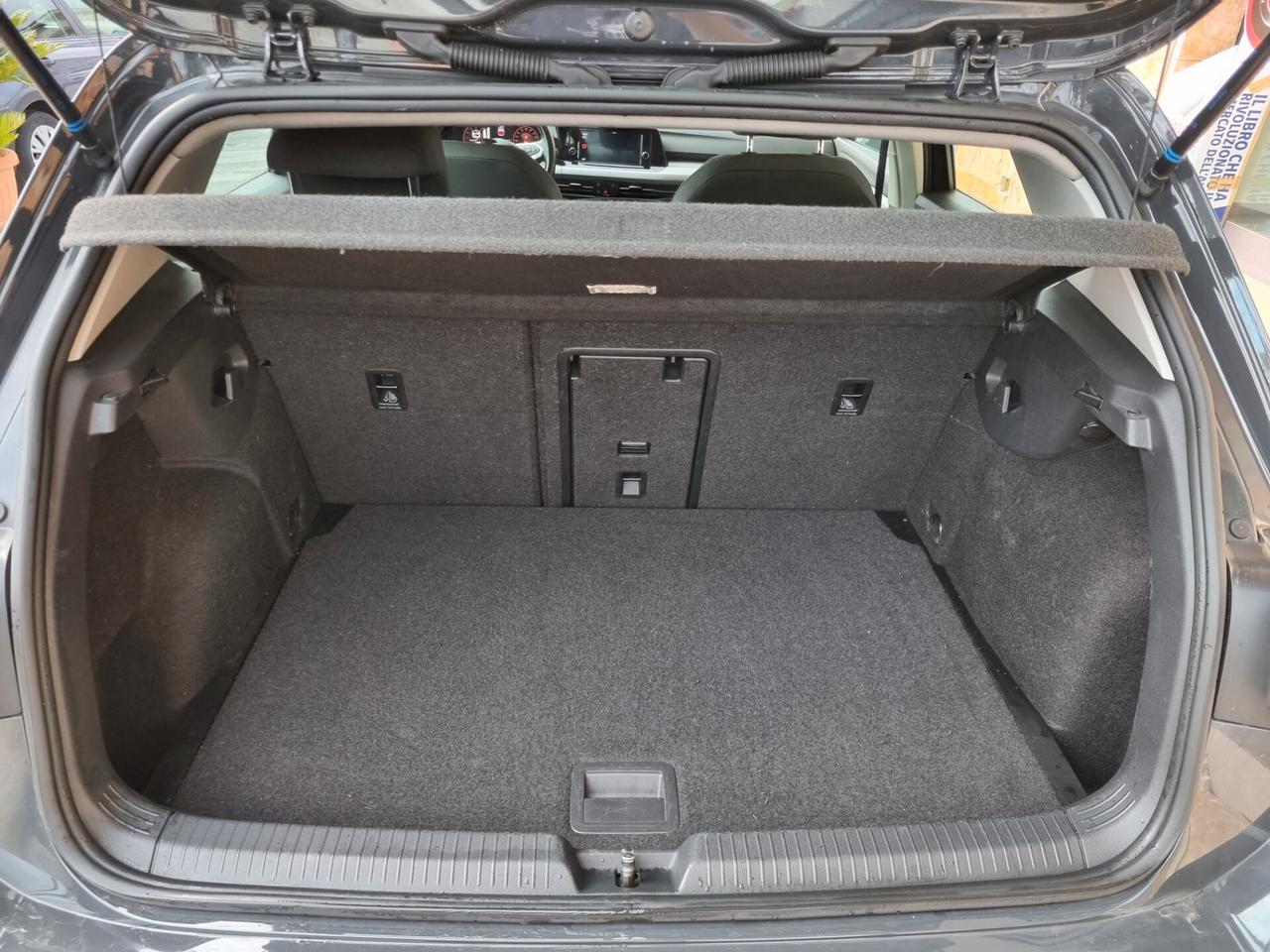 Volkswagen Golf VIII 1.0 etsi evo Life 110cv dsg