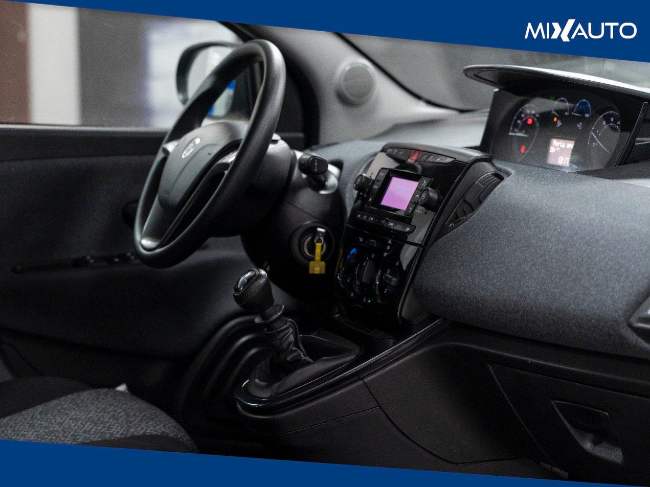 Lancia Ypsilon 1.0 Firefly Hybrid Silver 70CV 5 Porte
