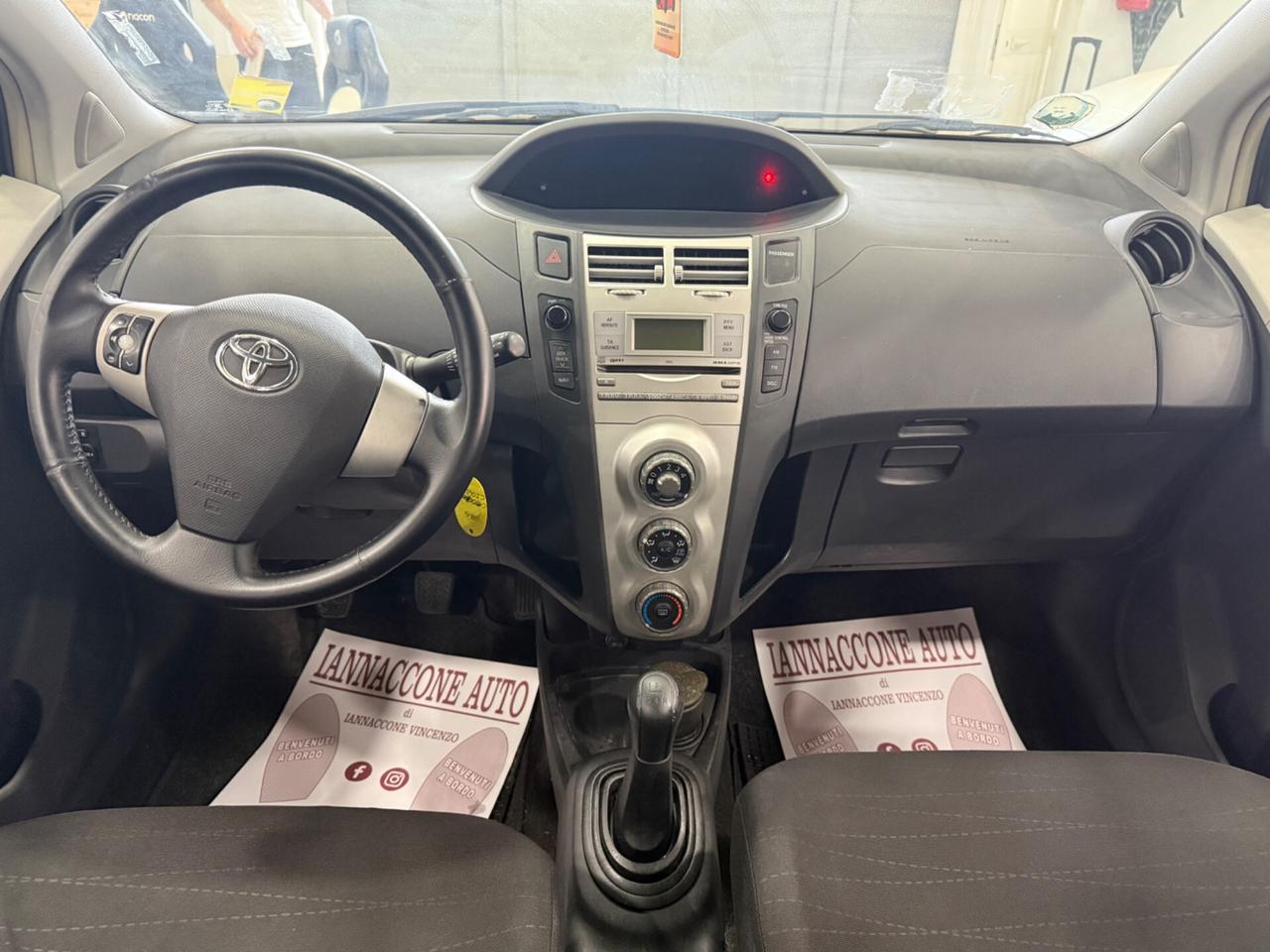 Toyota Yaris 1.0 benzina nuova