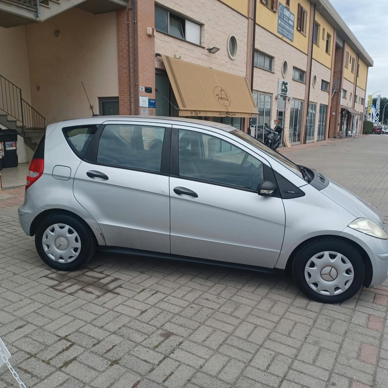 142.998KM CLASSE A 150 BUONE CONDIZIONI NEOPATENTATI