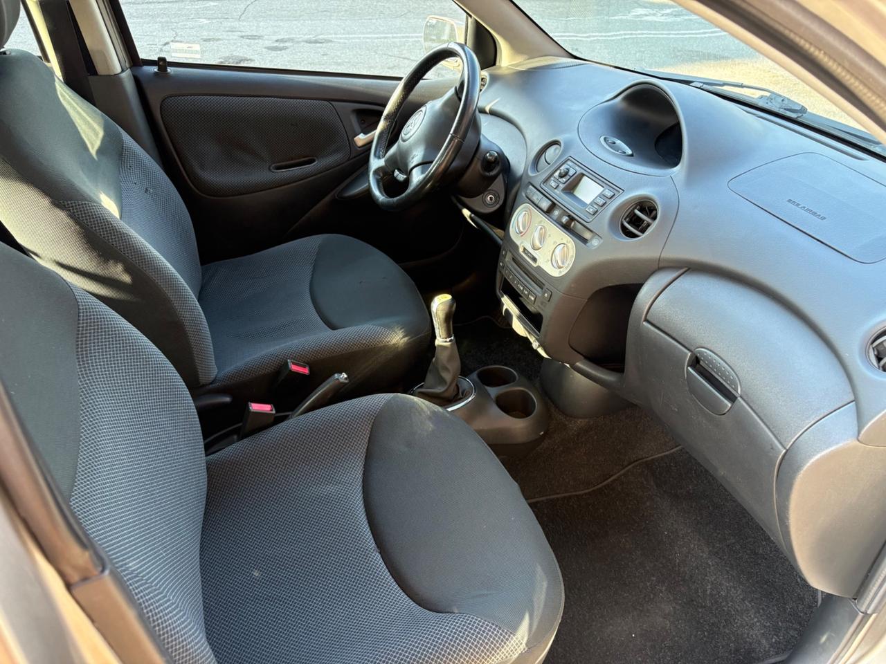 Toyota Yaris 1.0i 16V cat 5 porte Sol Blue