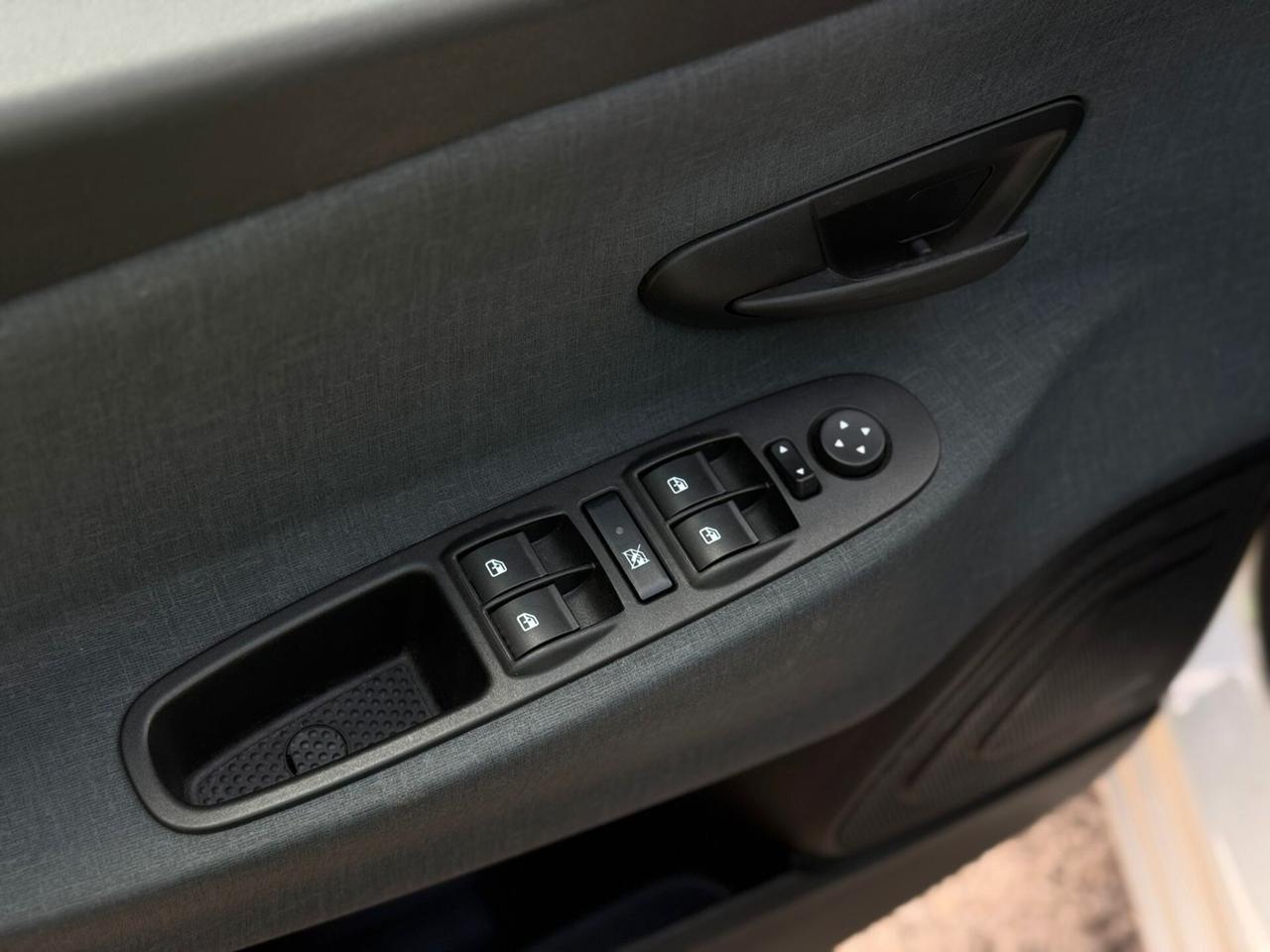 Lancia Ypsilon 1.0 FireFly 5 porte S&S Hybrid Gold