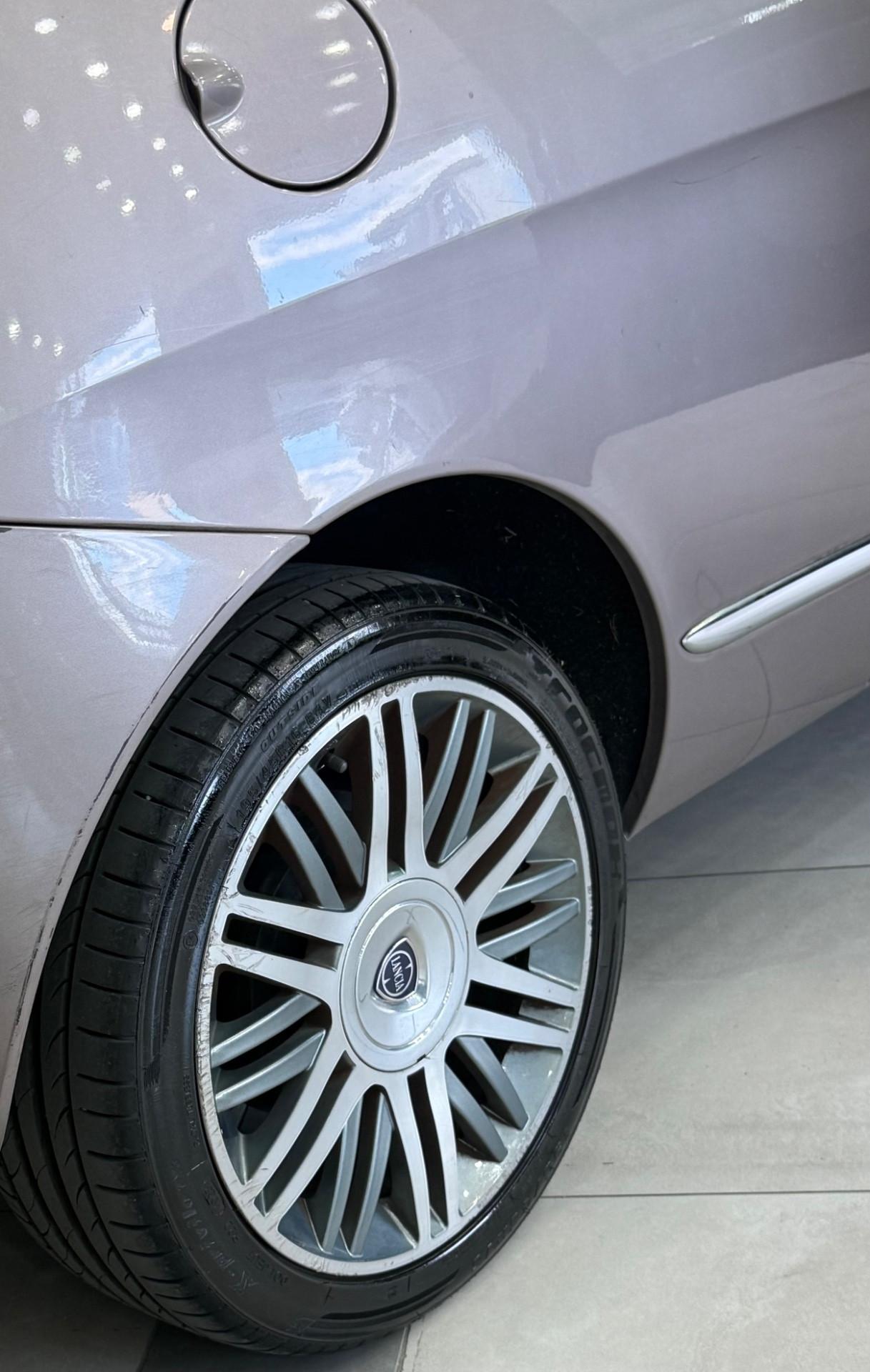 Lancia Ypsilon 1.3 MJT 75 CV Platino