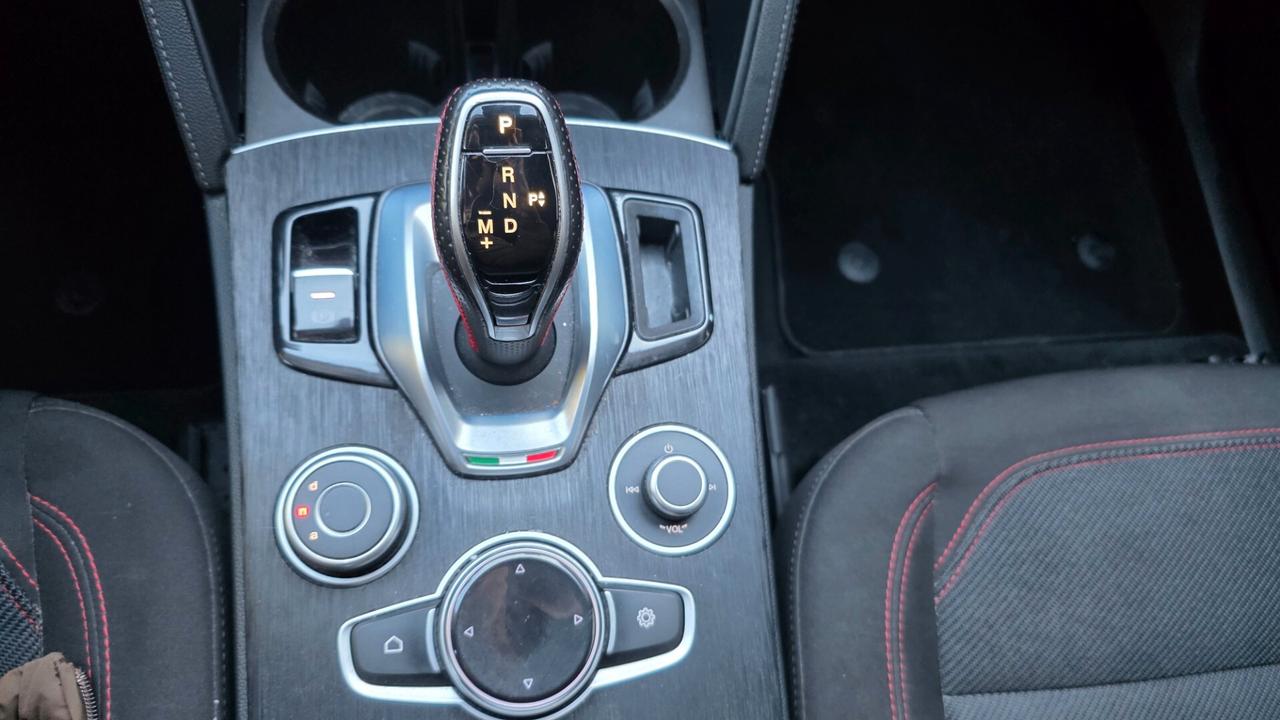Alfa Romeo Stelvio 2.2 Turbodiesel 160 CV AT8 RWD Rosso Edizione