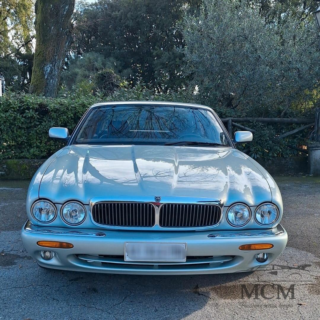 Jaguar XJ8 - 3.2 - V8 Executive - PARI AL NUOVO