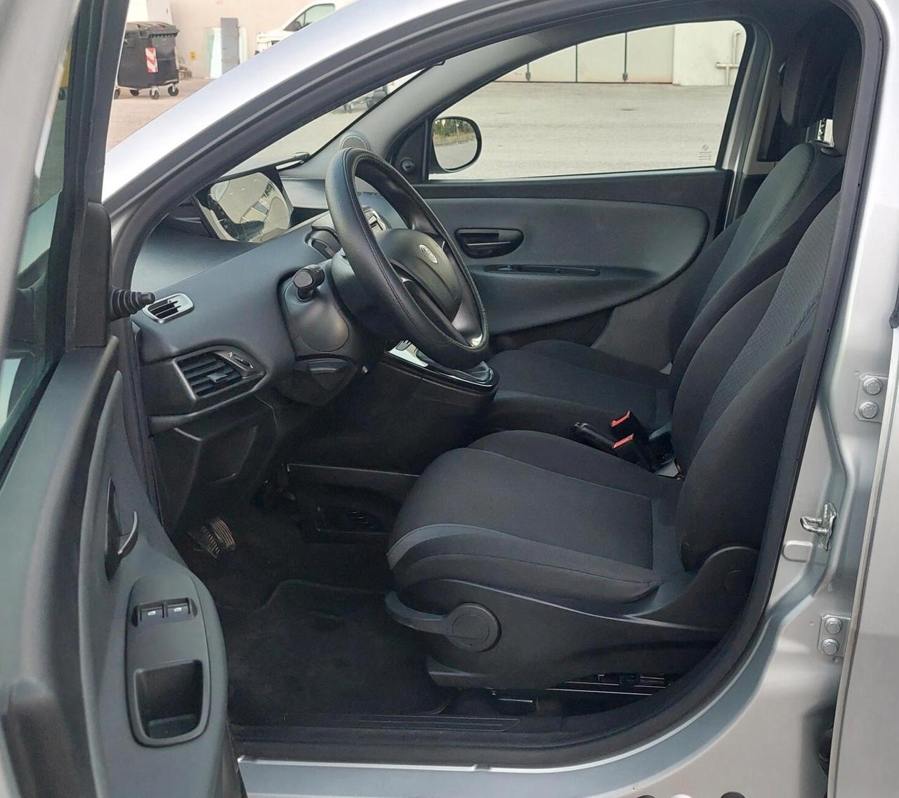 LANCIA YPSILON 1.2-UNICO PROPRIETARIO-NEOPATENTATI