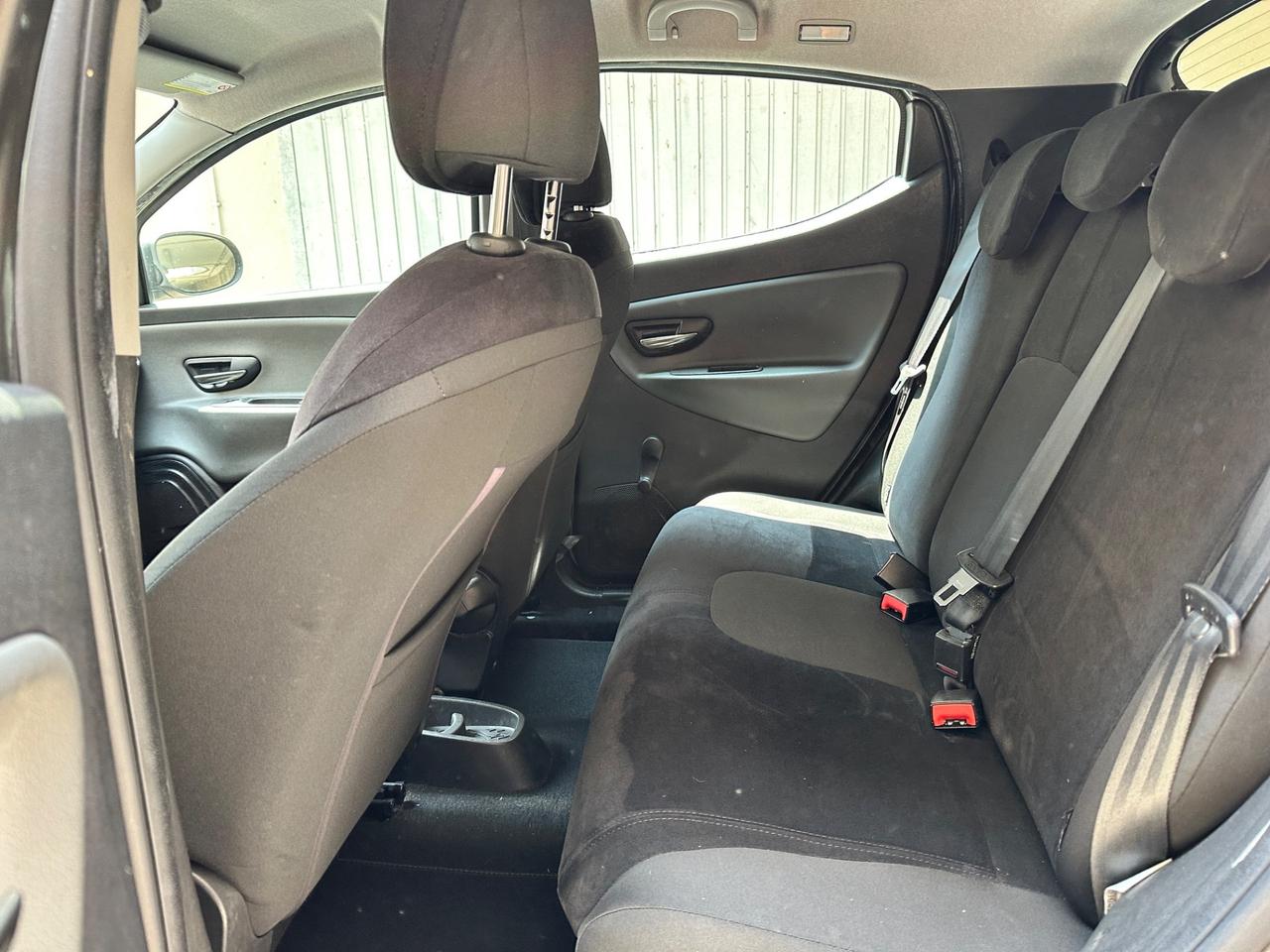 Lancia Ypsilon 1.2 69 CV 5 posti NEOPATENTATI