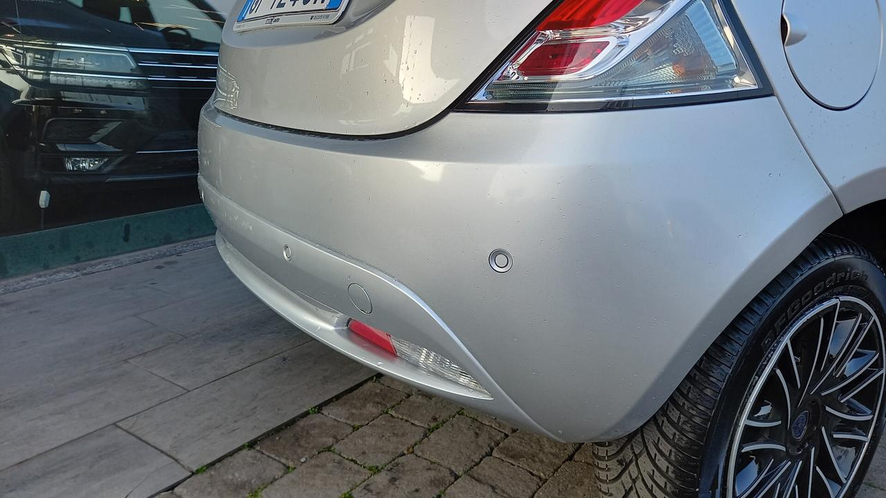 Lancia Ypsilon 1.0 FireFly 5 porte S&S Hybrid Gold