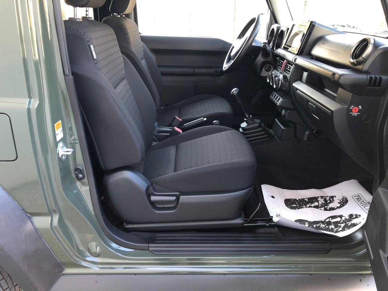 Suzuki Jimny 1.5 5MT Top