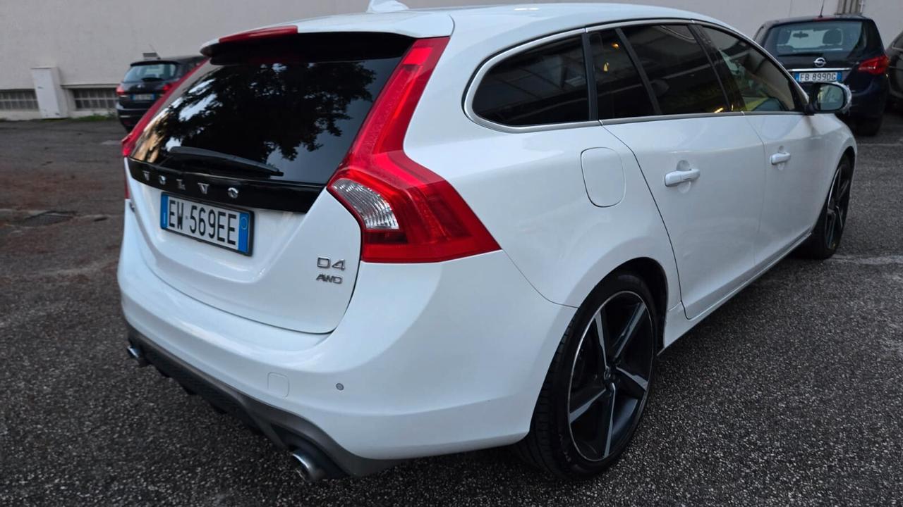 Volvo V60 D4 AWD Geartronic R-design Momentum