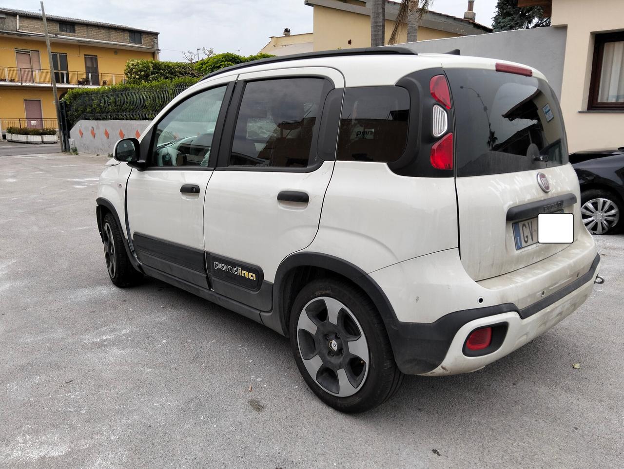 Fiat Pandina 1.0 Hybrid CROSS 2024 SINISTRATA