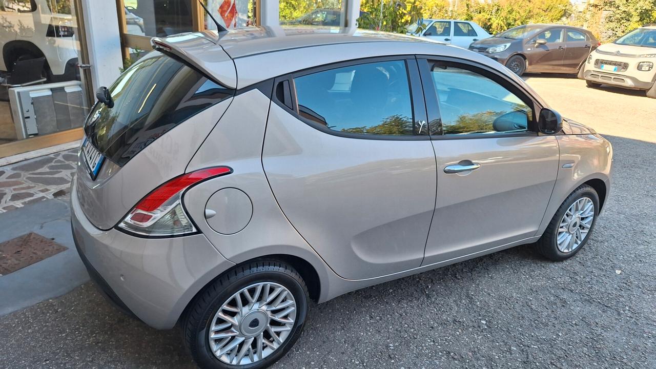 Lancia Ypsilon 1.2 69 CV 5 porte Gold
