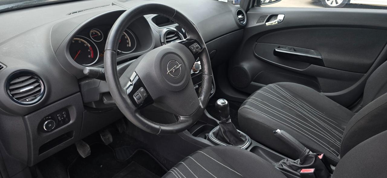 Opel Corsa 1.2. 12V 5 porte benzina