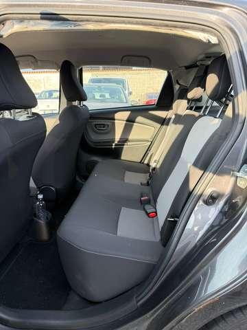 Toyota Yaris 5p 1.0 Cool Neopatentati