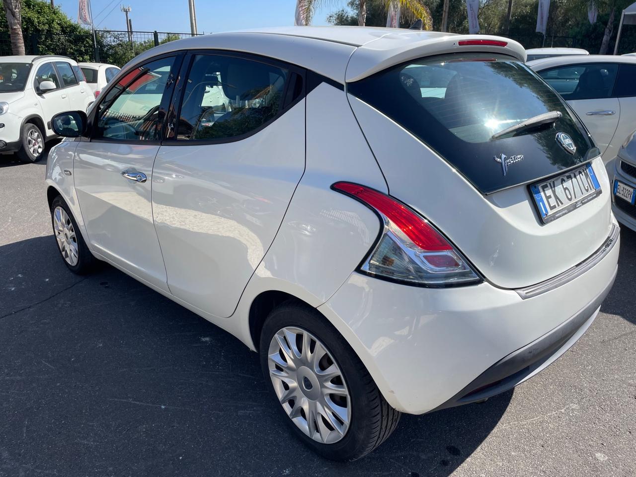 Lancia Ypsilon 1.2 69 CV 5 porte S&S Silver