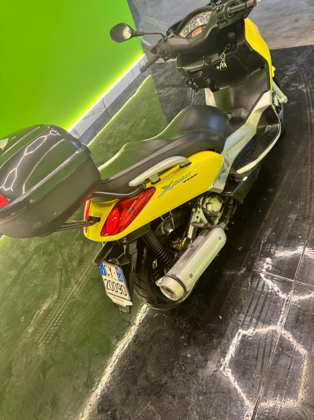 Yamaha X-Max 250