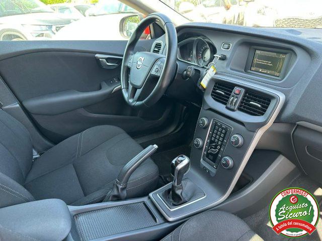 VOLVO V40 Momentum D2