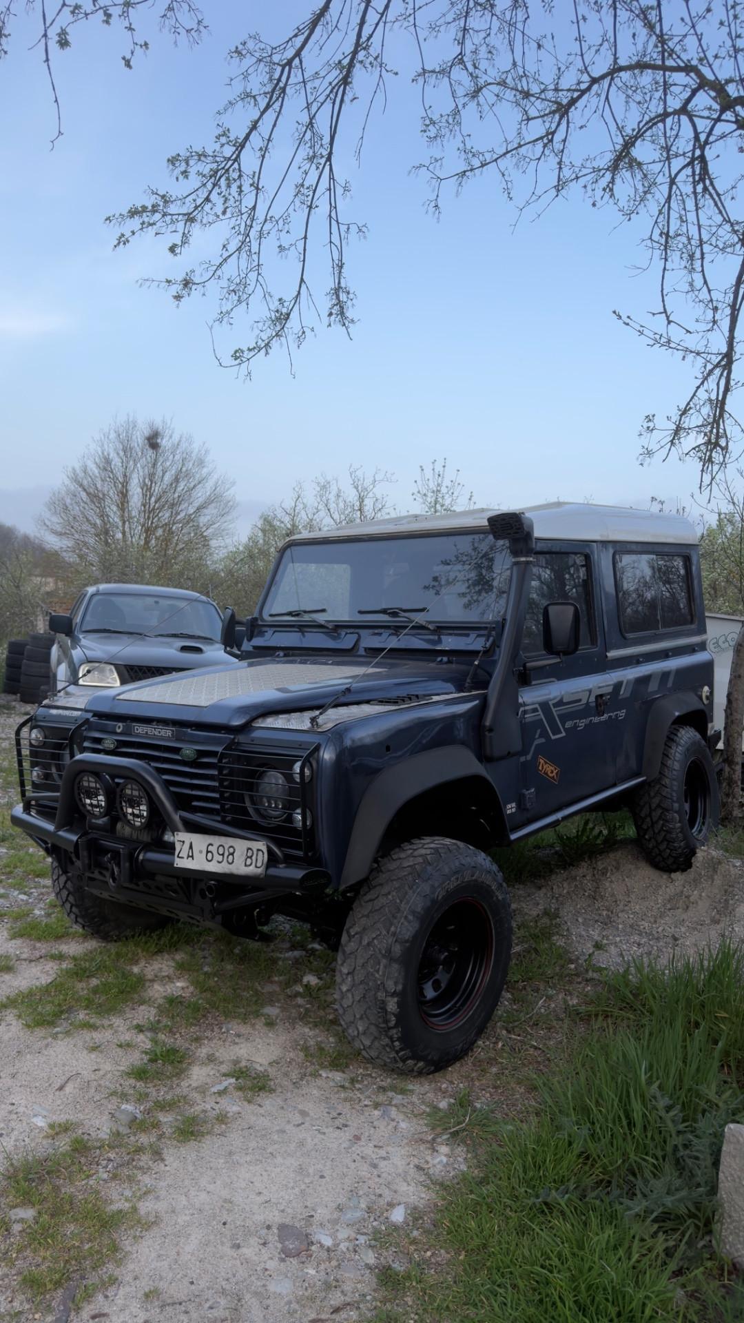 Land Rover Defender TD90 Hard-top