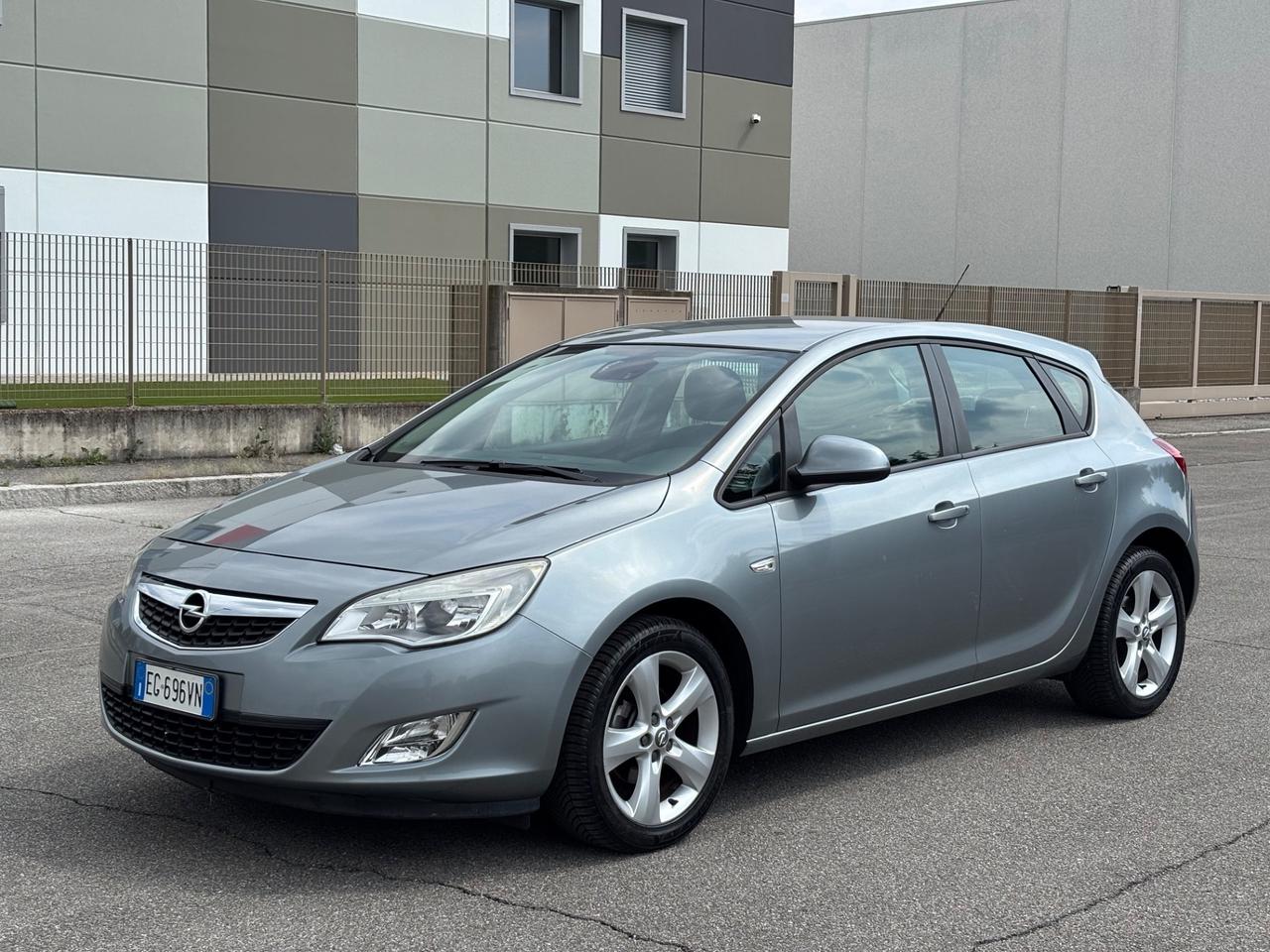 Opel Astra 1.6 115CV 5 porte Cosmo UNI PRO, GARANZIA