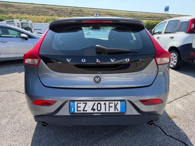 VOLVO V40 D3 Momentum