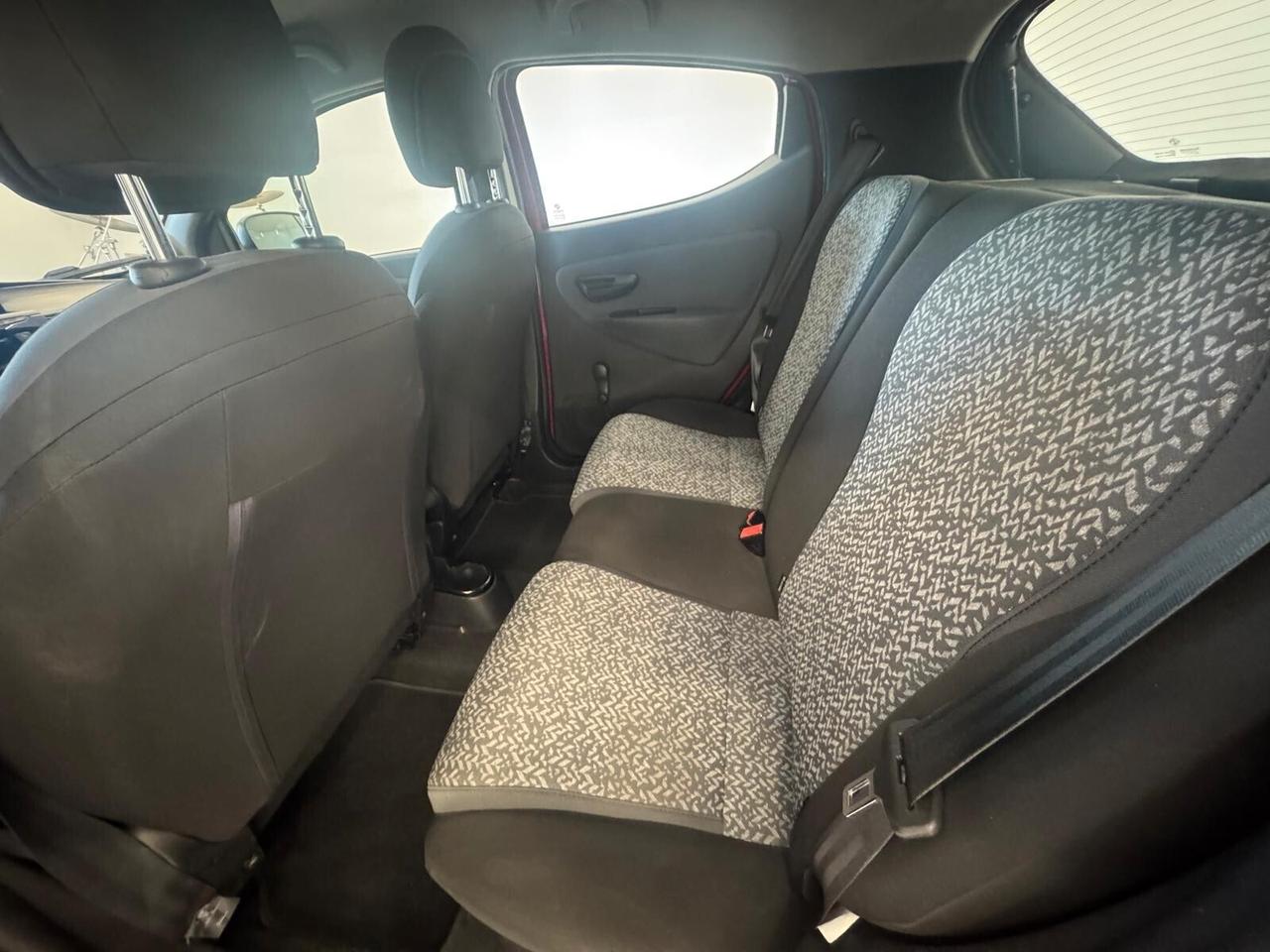 Lancia Ypsilon 1.0 Hybrid Silver 75000km