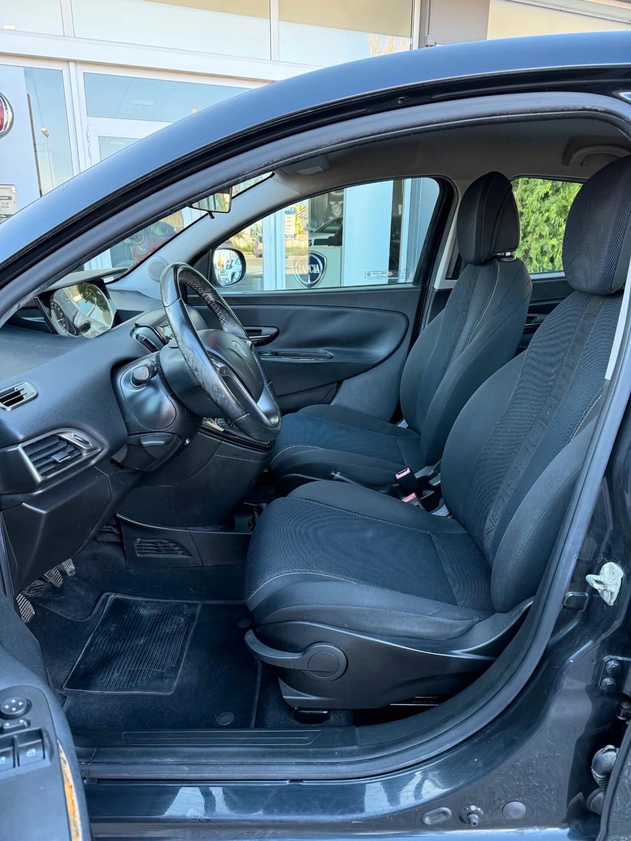 Lancia Ypsilon 1.2 69 CV 5 porte GPL Ecochic S Momodesign