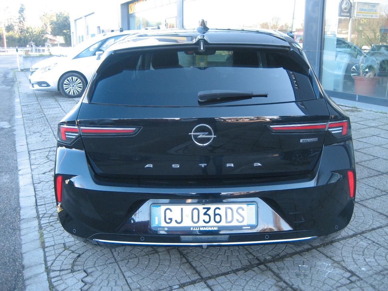 Opel Astra 1.6 Plug-in Hybrid 180 CV AT8 Business Elegance