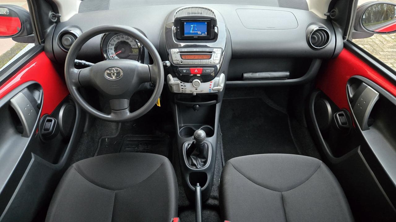 Toyota Aygo 1.0 VVT-i 69 CV 5 porte x-cite