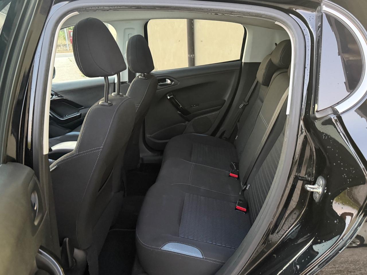 Peugeot 208 PureTech 82 5 porte Allure