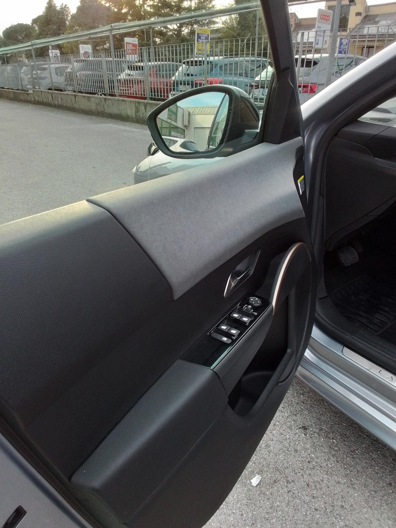 Lancia Ypsilon Hybrid e-DCT LX