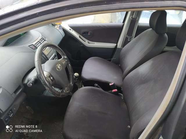 Toyota Yaris Yaris II 5p 1.0