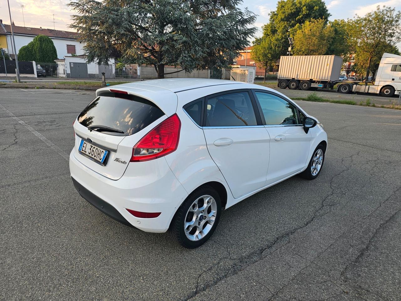 Ford Fiesta Ikon 1.4 TDCi 70CV 5p. Business
