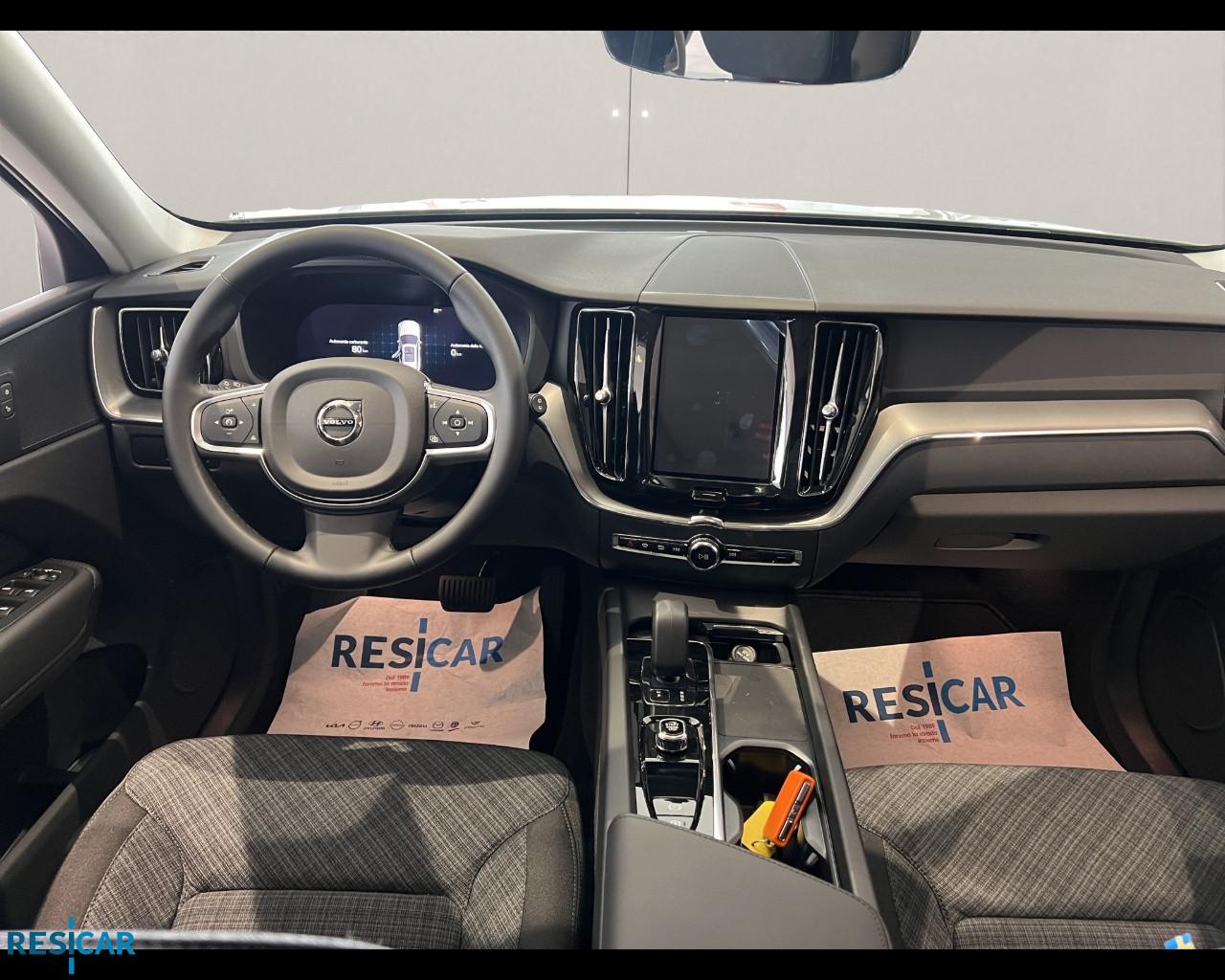 VOLVO XC60 RECHARGE T6 AWD PLUG-IN CORE BRIGHT