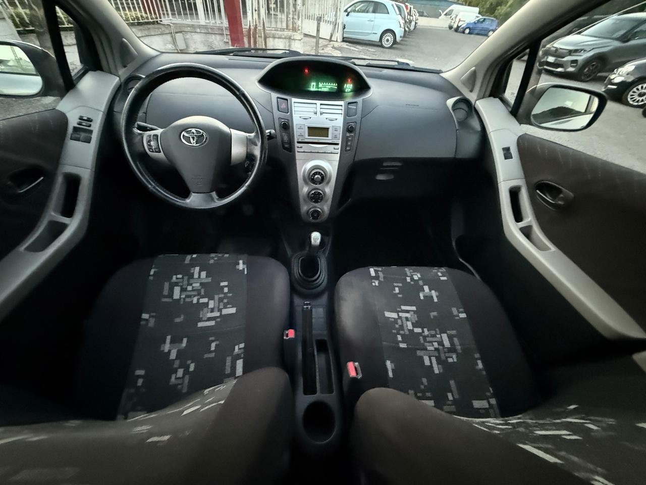 Toyota Yaris 1.0 5 porte Sol