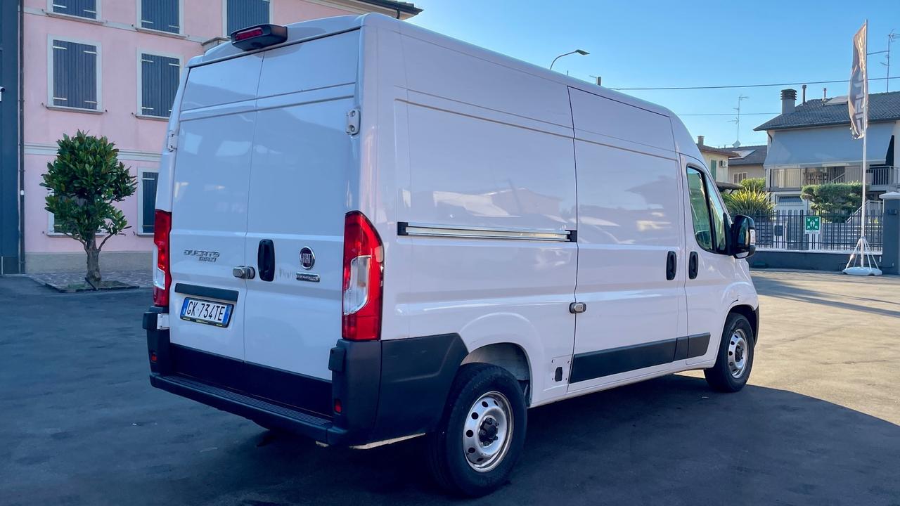 FIAT DUCATO MAXI 2.2 MJT PASSO CORTO 140CV - TELECAMERA POSTERIORE, CARPLAY, NEOPATENTATI