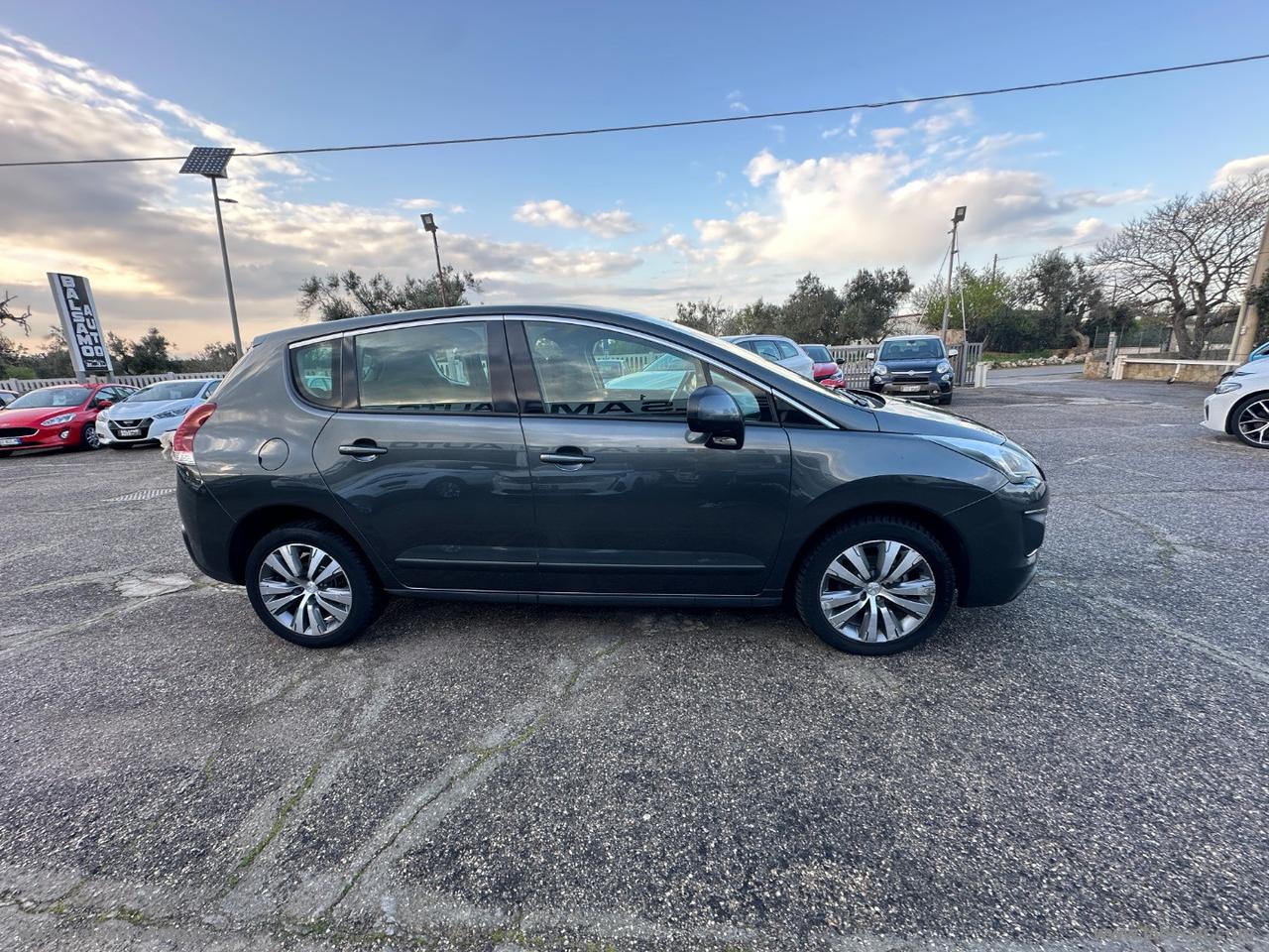 PEUGEOT 3008 1.6 HDi 115 CV Allure