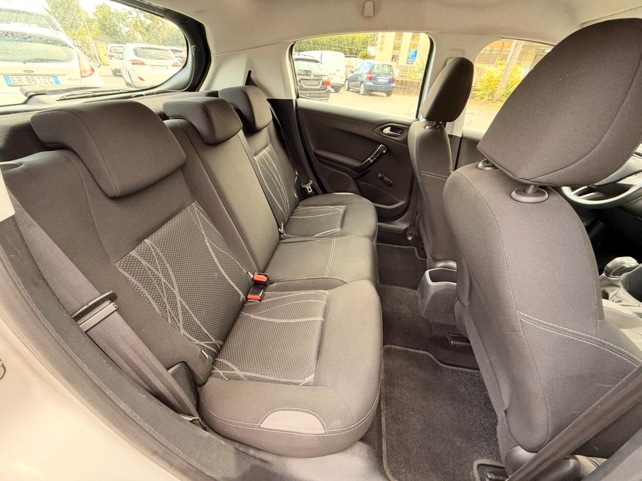 Peugeot 208 1.4 HDi 68 CV 5 porte Allure