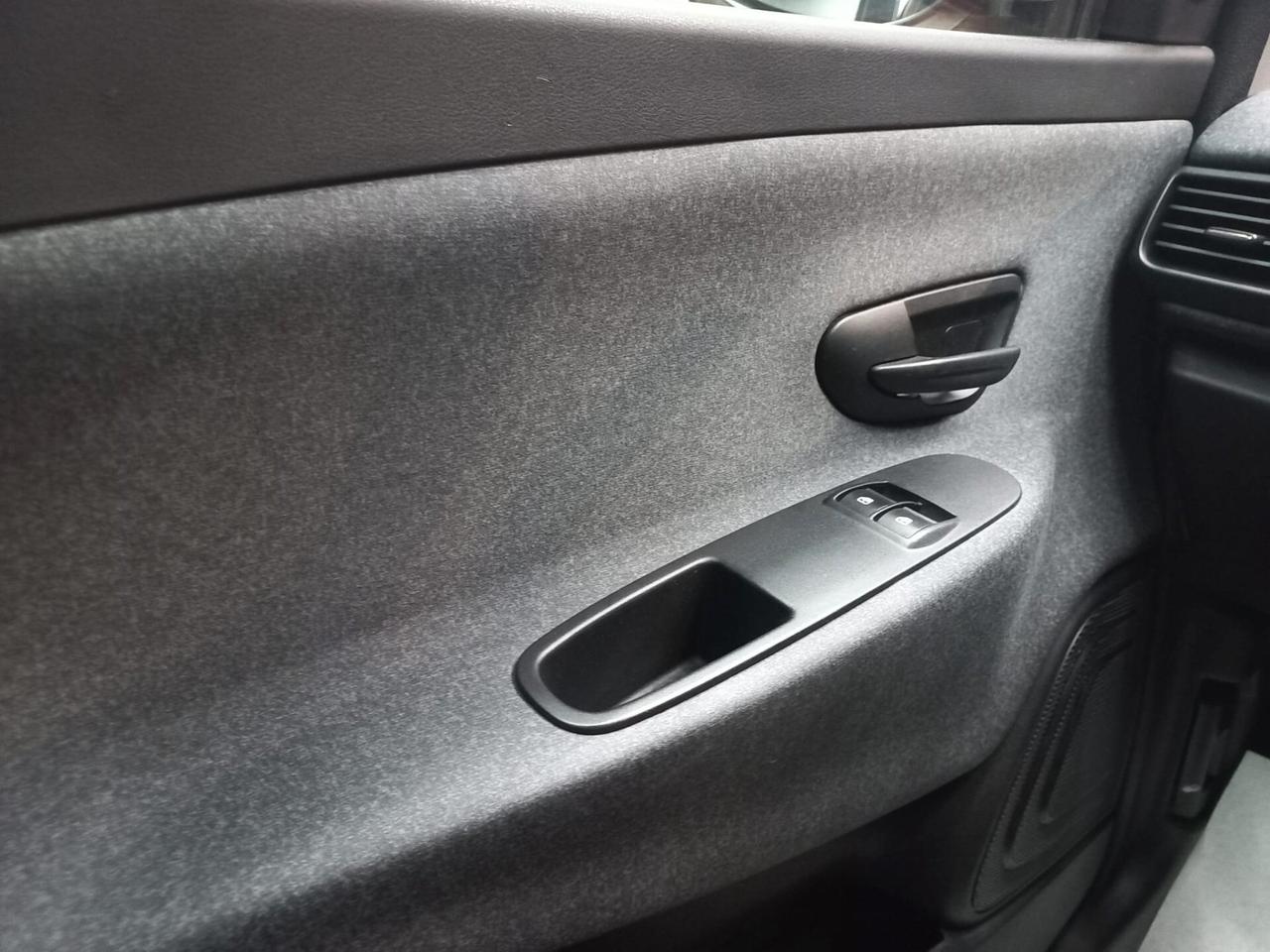 Lancia Ypsilon 1.0 FireFly 5 porte S&S Hybrid Silver