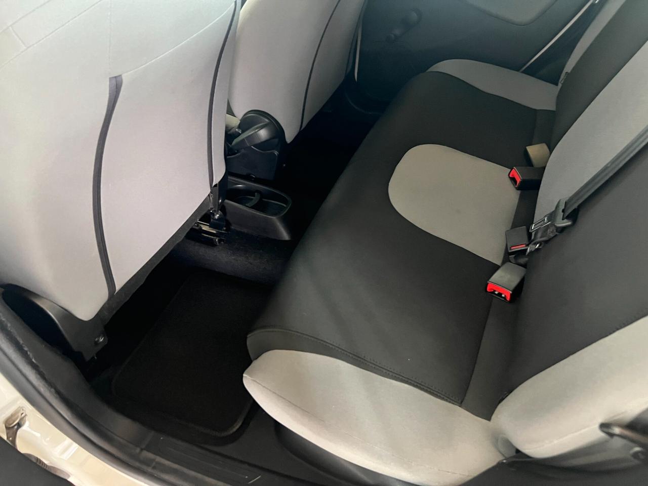 Lancia Ypsilon 1.2 69 CV 5 porte Gold KM 76.638 OK NEOPATENTATI